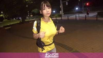 【夜ランニング女子ナンパ！】夜の公園を走る清純スレンダー美女！半ば強引に引き留めホテルへ誘い、スケベな美巨乳ストレッチからの大量潮吹き