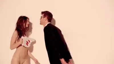 Robin Thicke - Blurred Lines ft. T.I., Pharrell（裸体版）