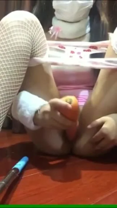 巨乳兔女郎大战胡萝卜 还战到喷水了呢!