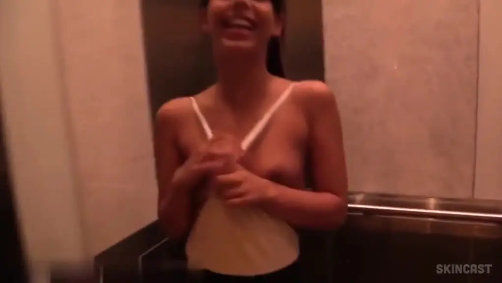 The cute girl dares to play! Wearing a high-cut swimsuit and exposing her breasts everywhere in the hotel