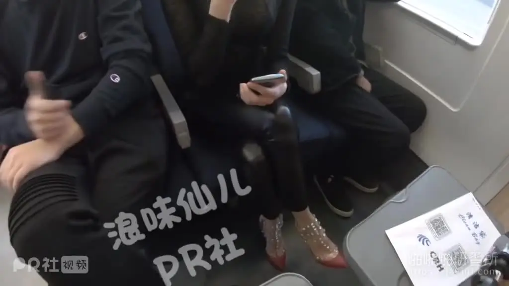 Salty and wet returns home! Busty girl exposes herself on the high-speed train! The male passenger next door was so scared that he didn’t dare to move: his crotch didn’t obey his orders 5