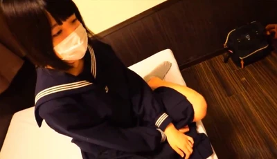 [Japan] The school girl I met in a cafe~The innocent look in her eyes made me feel bestiality~After being locked in a room, she became my prey!!