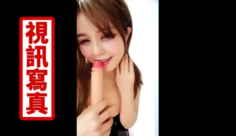A very charming and sexy hostess~ 2019 New Year Masturbation Show!! She has a good figure~ The dildo is inserted into the hole vigorously and it is very lewd!!