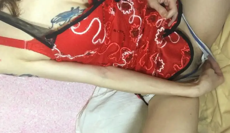 The sexy cheongsam girl is so bored in the afternoon~playing with her own pussy~