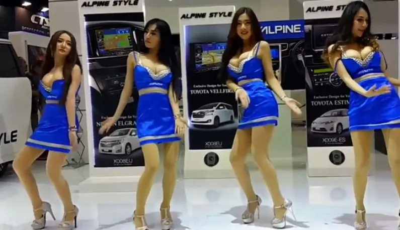 [Southeast Asia] Car show models jump to their breasts and almost fall out!! Every one of them is a human breast~