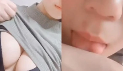 [Japan] A 20-year-old girl with skin as fair and tender as a baby shows off her spots for you