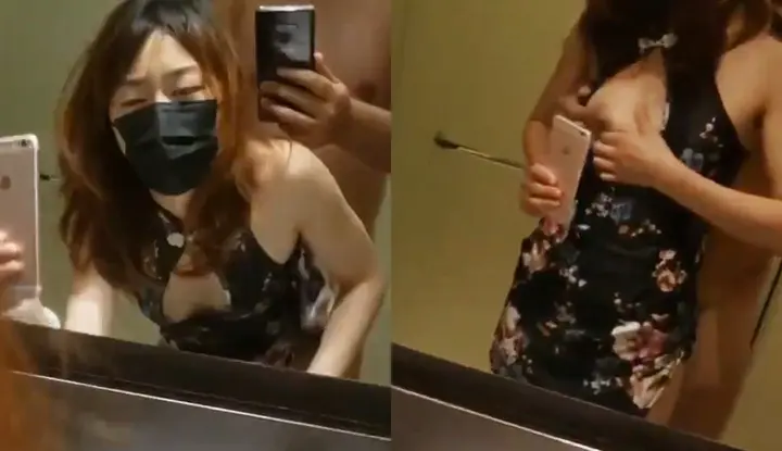 The slutty wife is being fucked in the bathroom, and she is showing off her sexy bits to netizens while video chatting~