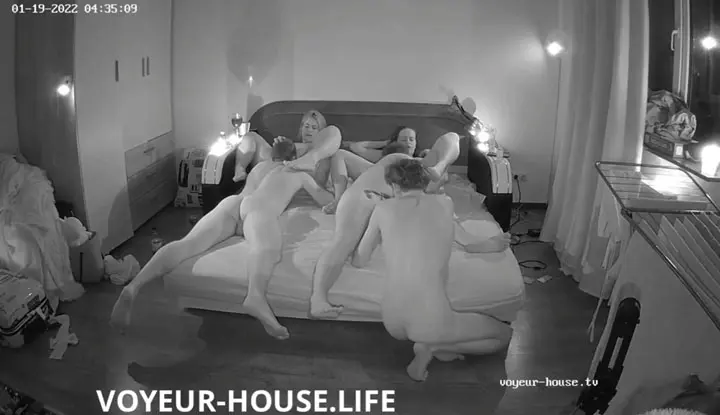 [Europe and America] Is your home smart camera safe? I just wanted to secretly take pictures while sleeping, but I ended up taking pictures of a group of people having a lewd sex party~