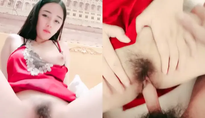 The long-haired cute girl "Xiao Sisi" in sexy red dress masturbates live, making her pussy wet and then letting the real cock penetrate her~