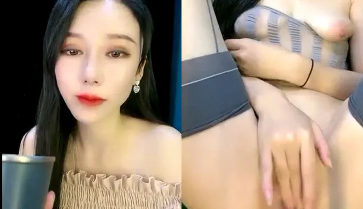 Sexy anchor "Little Ah Shui" broadcast live late at night ~ Her big breasts can't be hidden under the tulle, and she spreads her legs to play with her pink hole in front of the camera