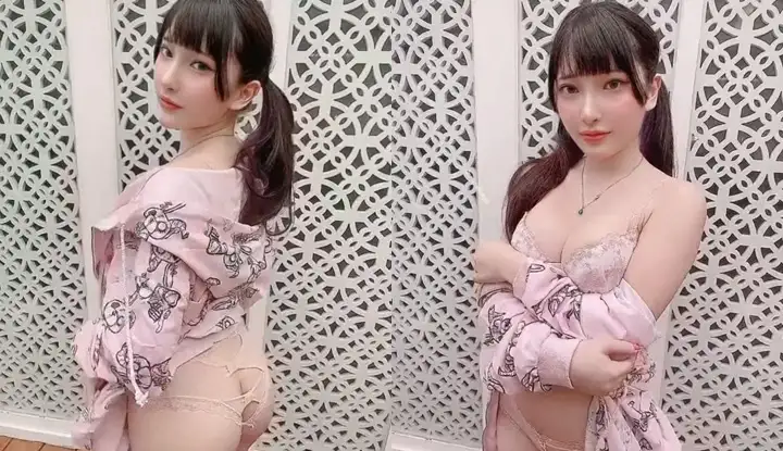 [日本] 可爱的马尾萝莉～抱着美乳诱惑你能不心动吗？