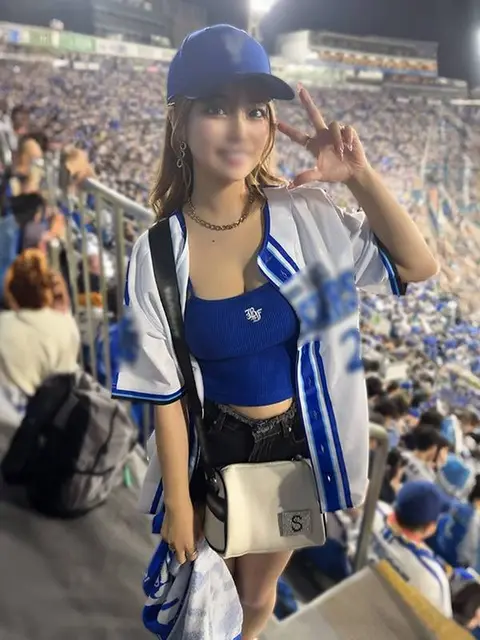 FC2-PPV-4685412 Lika: An exciting night for a 25-year-old baseball fan